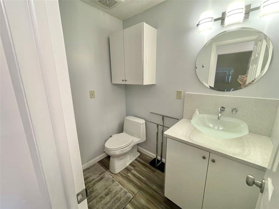 Под контрактом: $130,000 (2 спален, 2 ванн, 984 Квадратных фут)