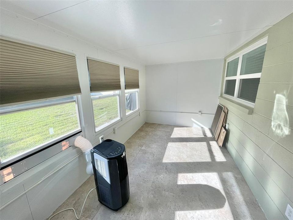 Под контрактом: $130,000 (2 спален, 2 ванн, 984 Квадратных фут)