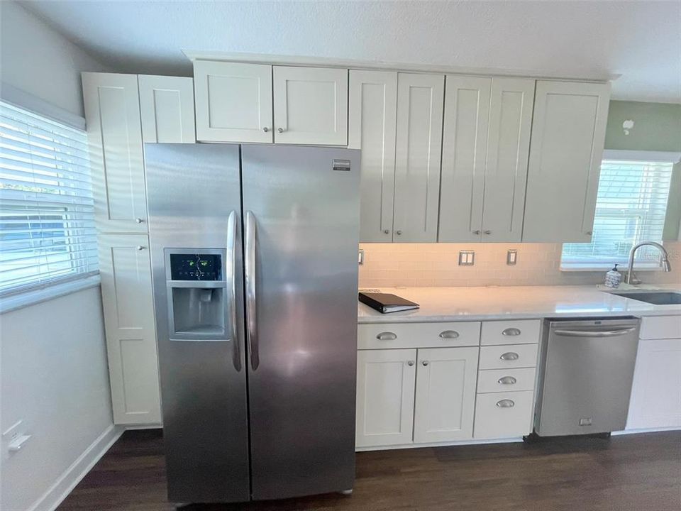 Под контрактом: $130,000 (2 спален, 2 ванн, 984 Квадратных фут)