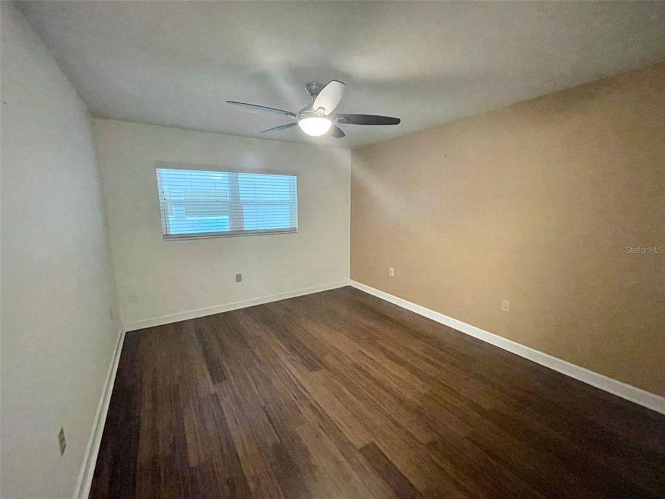 Под контрактом: $130,000 (2 спален, 2 ванн, 984 Квадратных фут)