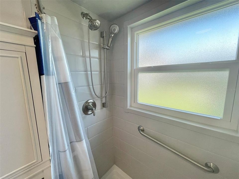 Под контрактом: $130,000 (2 спален, 2 ванн, 984 Квадратных фут)