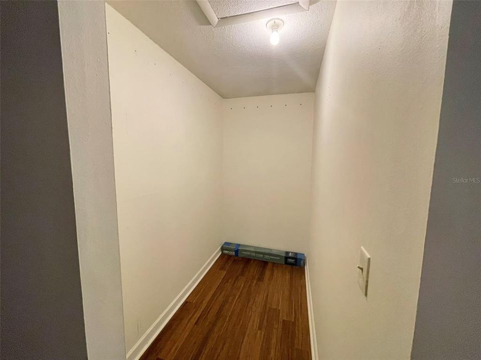 Под контрактом: $130,000 (2 спален, 2 ванн, 984 Квадратных фут)