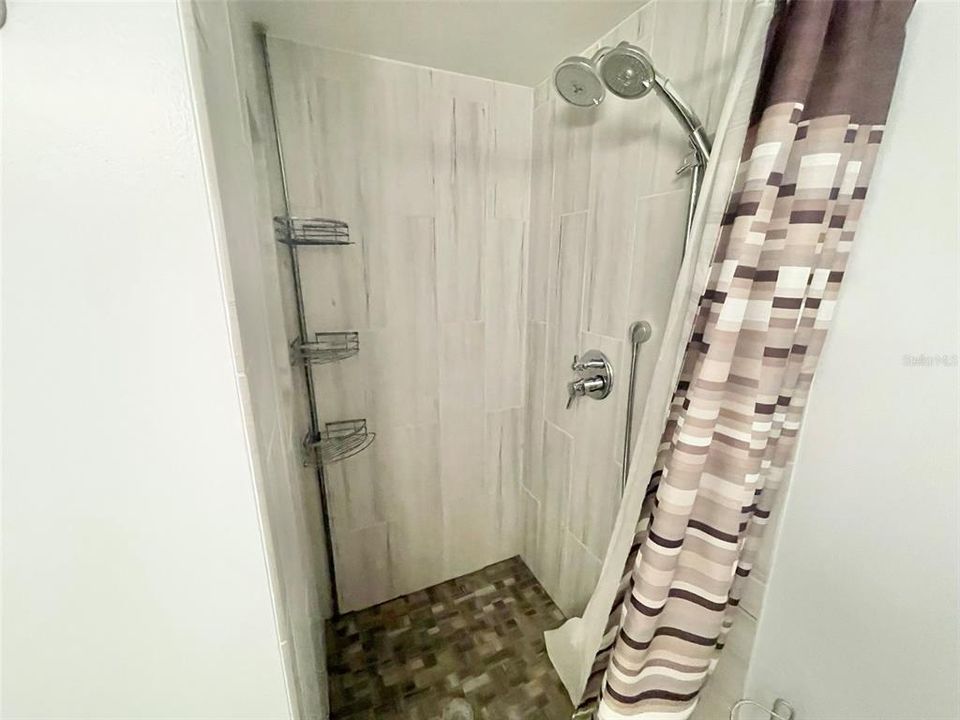 Под контрактом: $130,000 (2 спален, 2 ванн, 984 Квадратных фут)