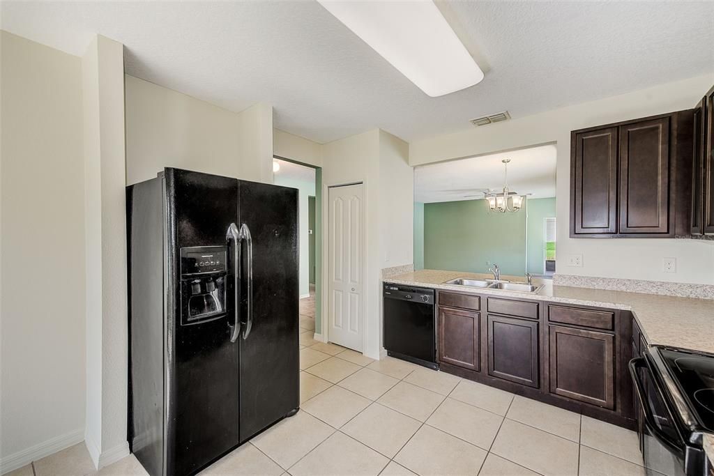 Active With Contract: $264,900 (3 beds, 2 baths, 1770 Square Feet)