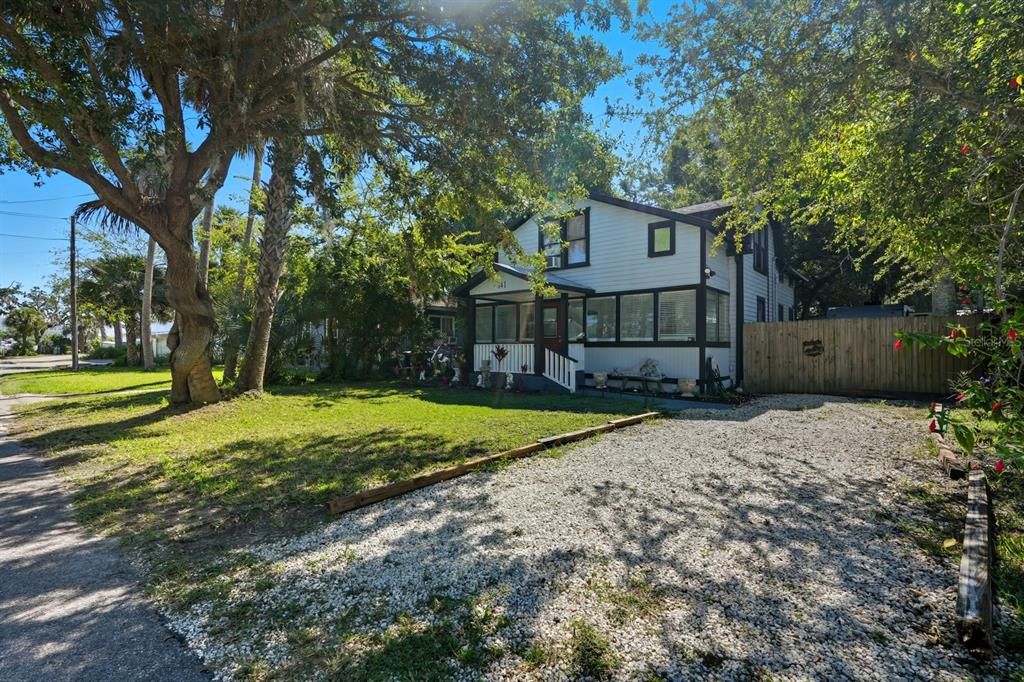 Activo con contrato: $160,000 (2 camas, 1 baños, 1624 Pies cuadrados)