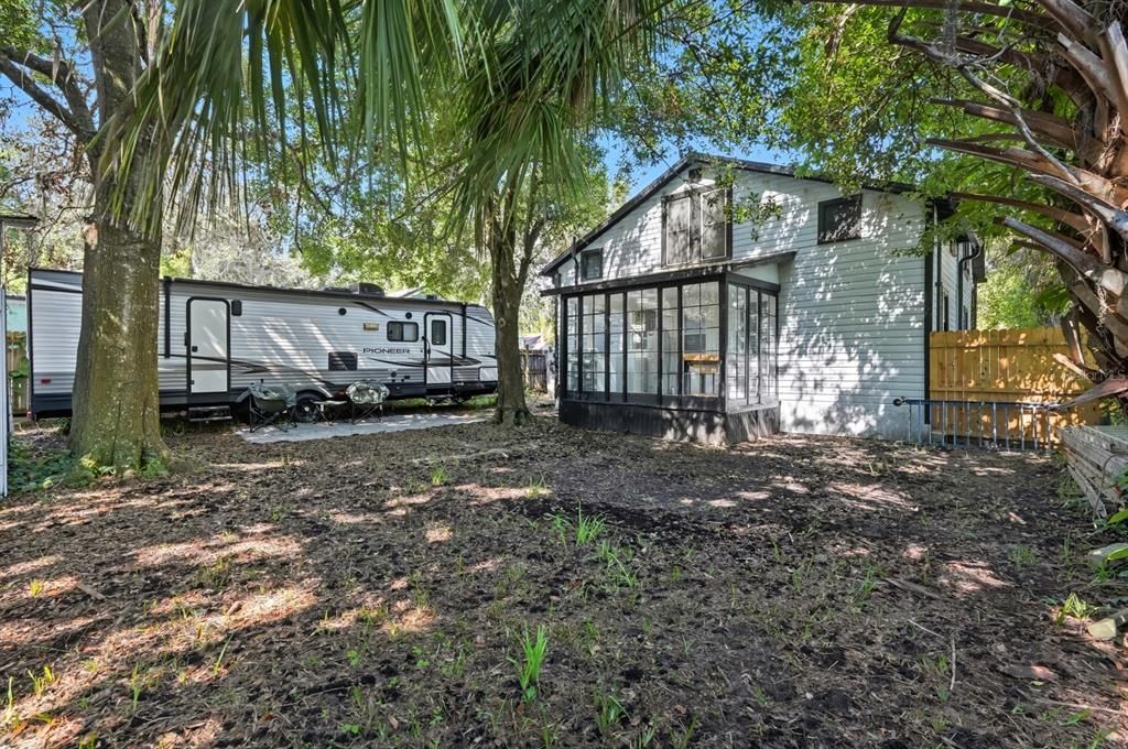 Activo con contrato: $160,000 (2 camas, 1 baños, 1624 Pies cuadrados)