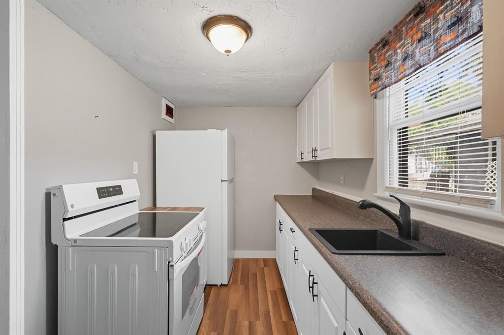 Activo con contrato: $160,000 (2 camas, 1 baños, 1624 Pies cuadrados)