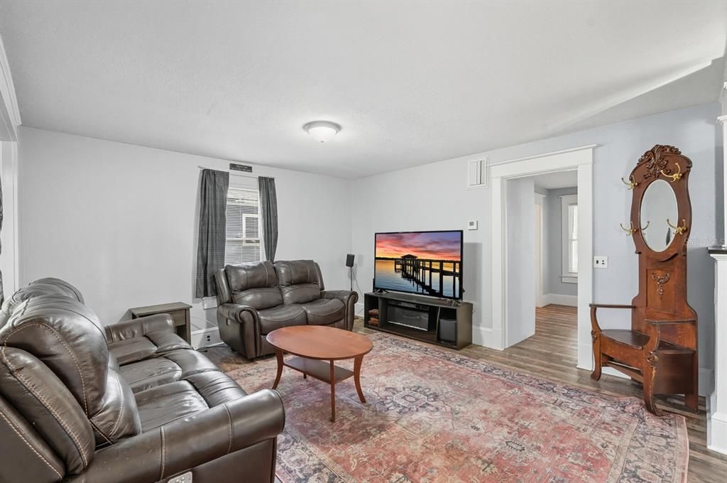 Activo con contrato: $160,000 (2 camas, 1 baños, 1624 Pies cuadrados)