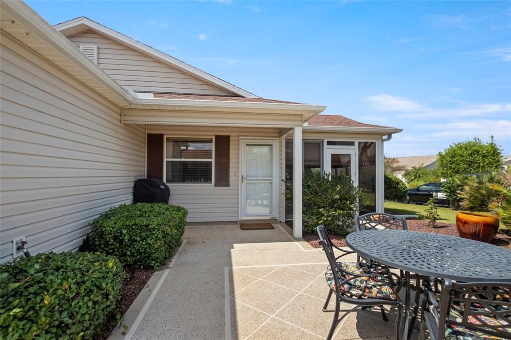 合同活跃: $314,000 (2 贝兹, 2 浴室, 1156 平方英尺)