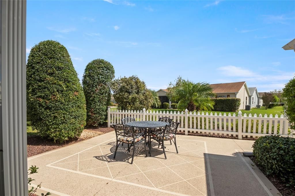 合同活跃: $314,000 (2 贝兹, 2 浴室, 1156 平方英尺)