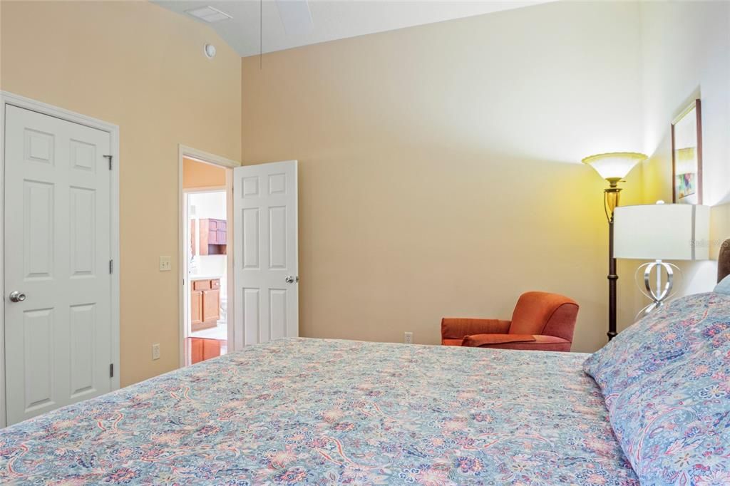 合同活跃: $314,000 (2 贝兹, 2 浴室, 1156 平方英尺)