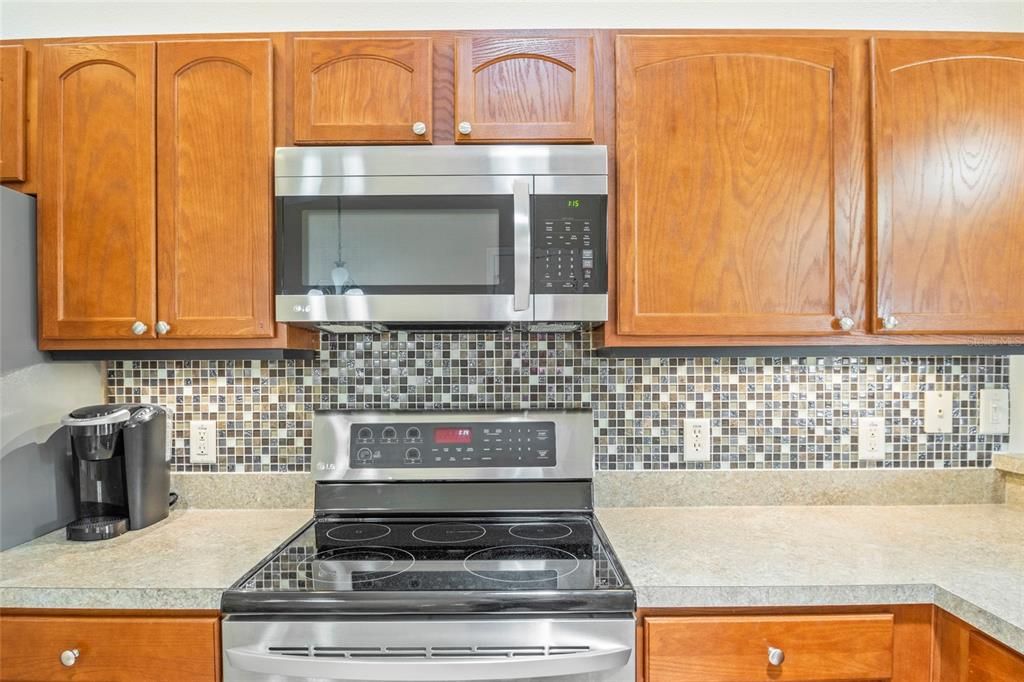 合同活跃: $314,000 (2 贝兹, 2 浴室, 1156 平方英尺)