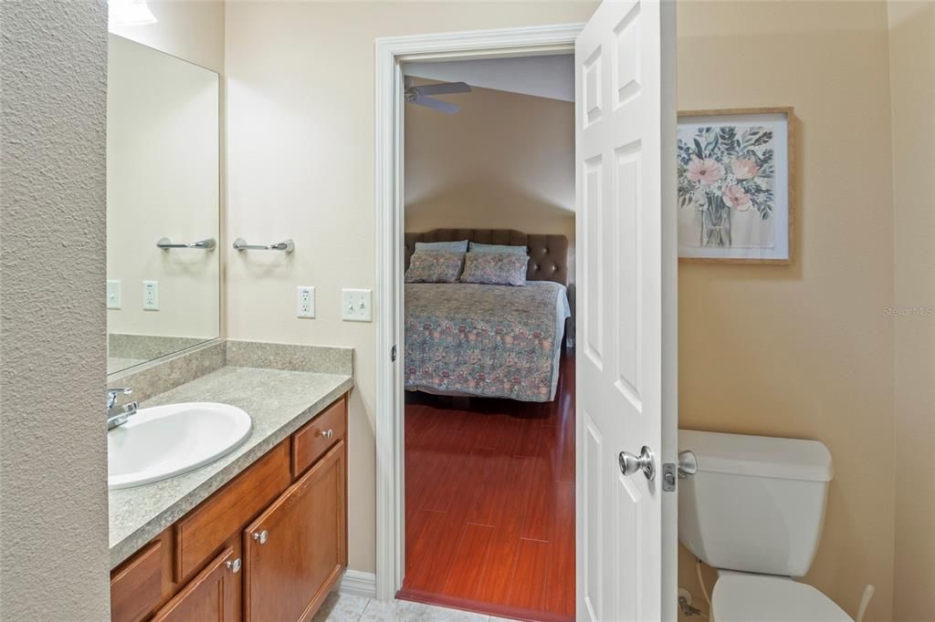 合同活跃: $314,000 (2 贝兹, 2 浴室, 1156 平方英尺)