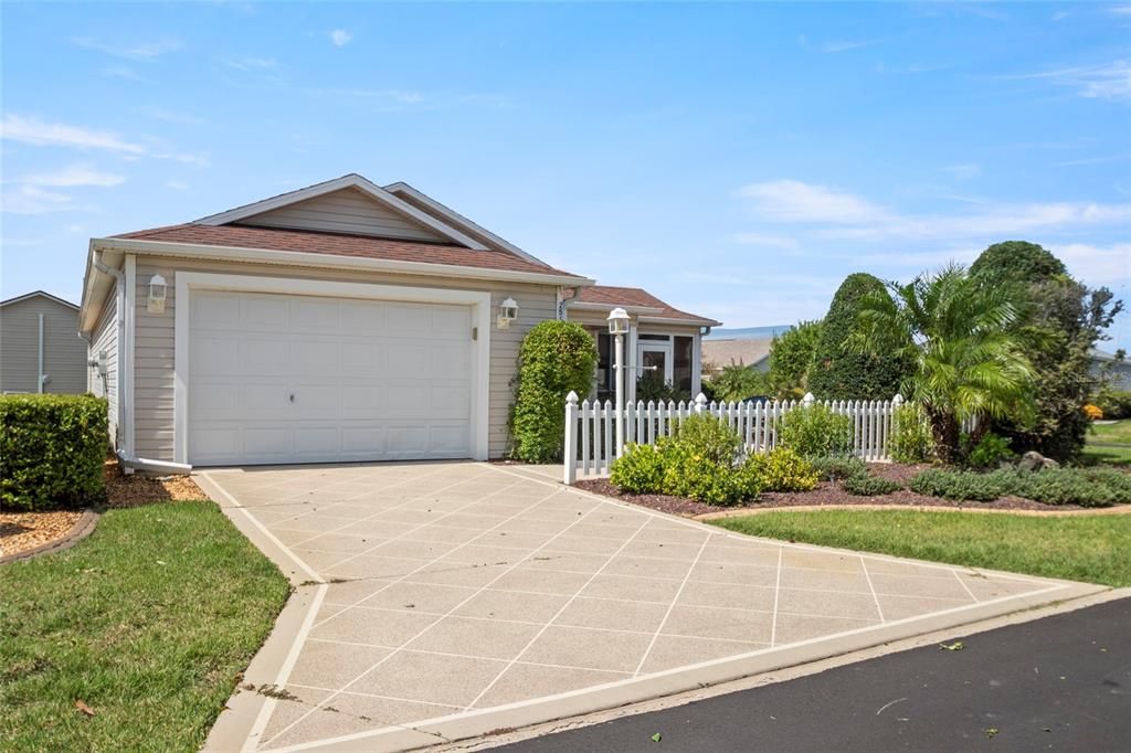 合同活跃: $314,000 (2 贝兹, 2 浴室, 1156 平方英尺)