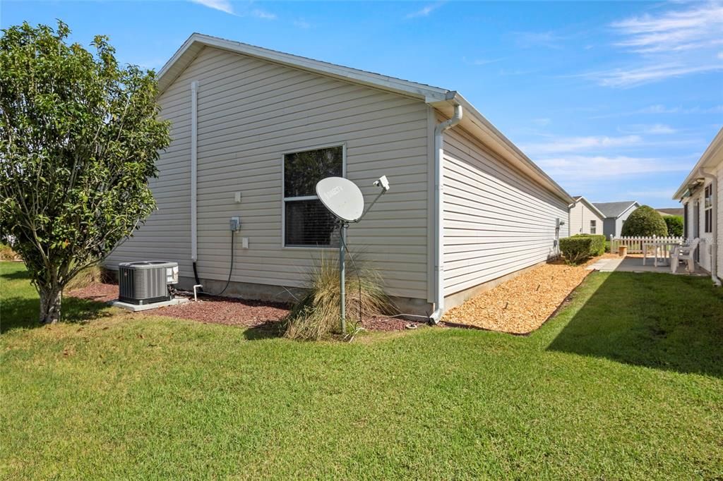 合同活跃: $314,000 (2 贝兹, 2 浴室, 1156 平方英尺)