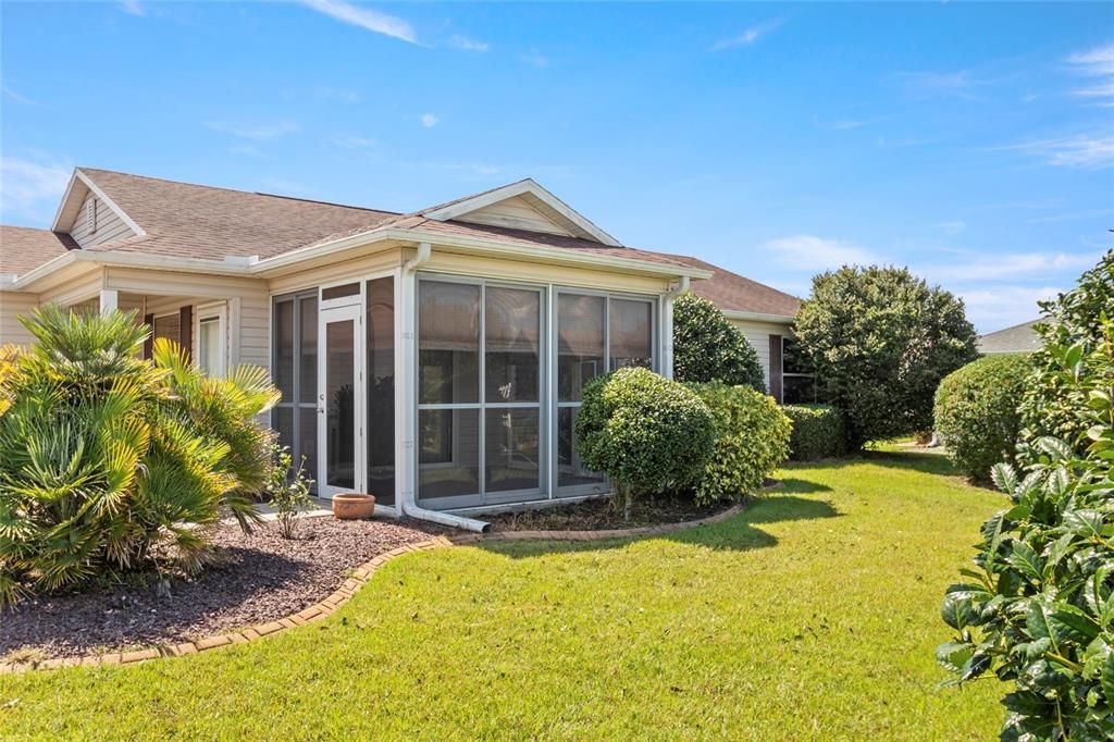 合同活跃: $314,000 (2 贝兹, 2 浴室, 1156 平方英尺)