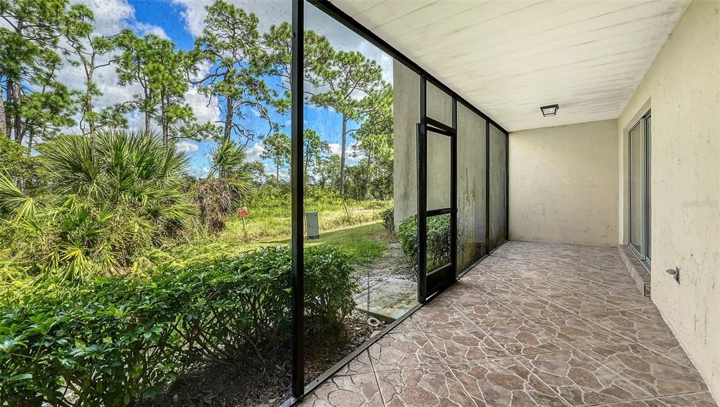 Под контрактом: $190,000 (2 спален, 2 ванн, 1290 Квадратных фут)