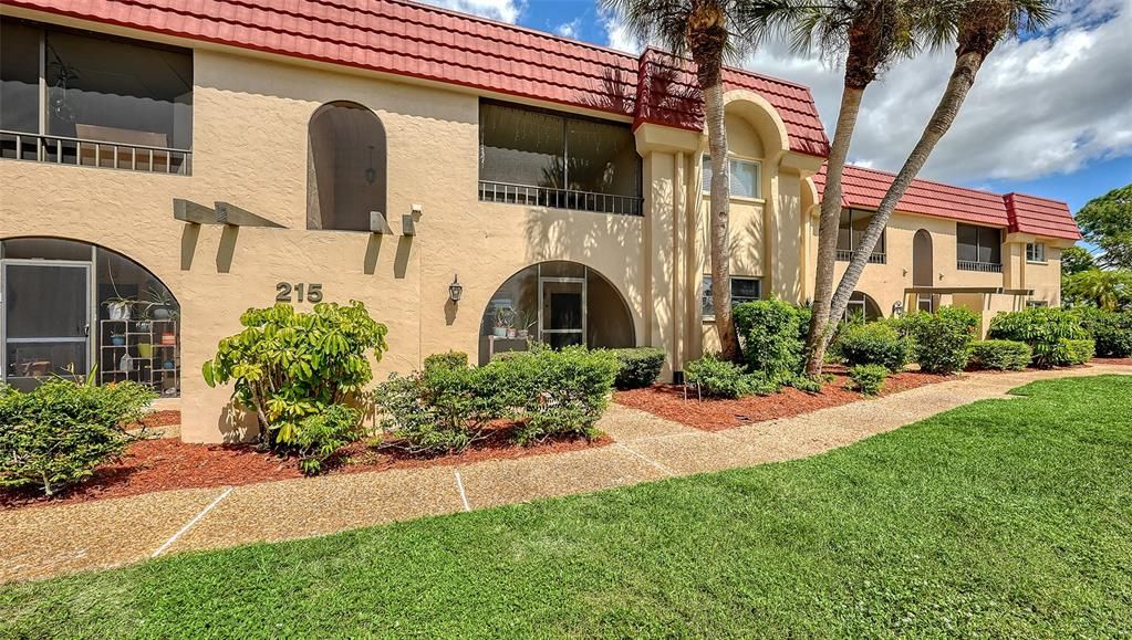 Под контрактом: $190,000 (2 спален, 2 ванн, 1290 Квадратных фут)