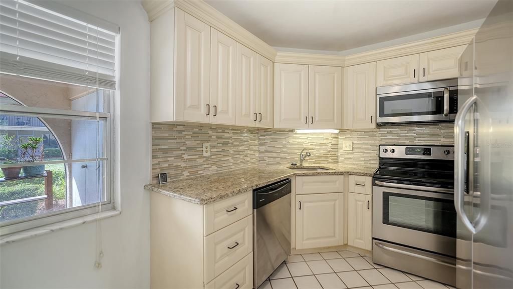 Под контрактом: $190,000 (2 спален, 2 ванн, 1290 Квадратных фут)