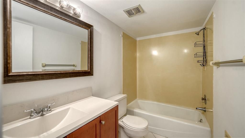 Под контрактом: $190,000 (2 спален, 2 ванн, 1290 Квадратных фут)