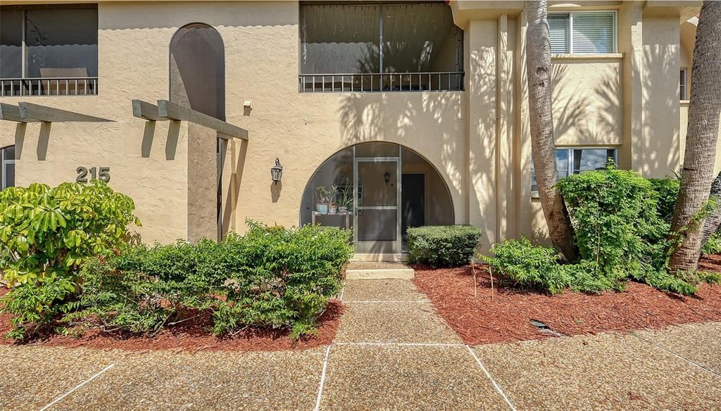 Под контрактом: $190,000 (2 спален, 2 ванн, 1290 Квадратных фут)