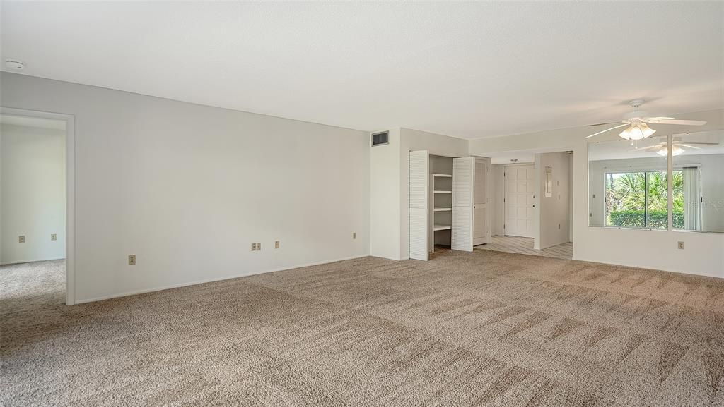 Под контрактом: $190,000 (2 спален, 2 ванн, 1290 Квадратных фут)