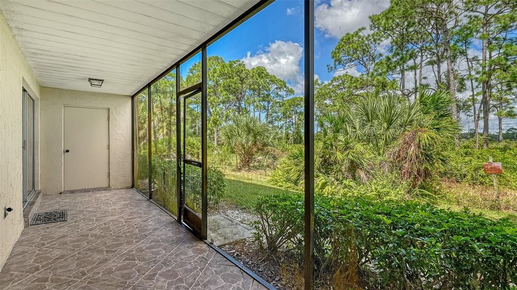 Под контрактом: $190,000 (2 спален, 2 ванн, 1290 Квадратных фут)