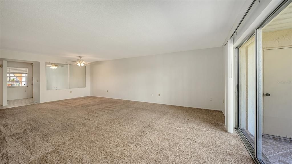 Под контрактом: $190,000 (2 спален, 2 ванн, 1290 Квадратных фут)