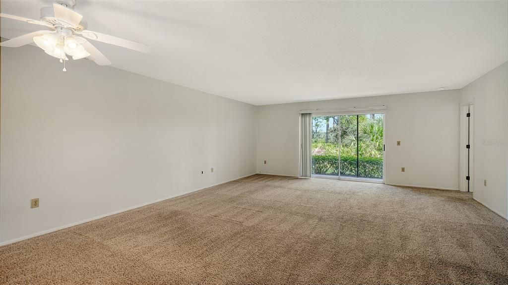 Под контрактом: $190,000 (2 спален, 2 ванн, 1290 Квадратных фут)