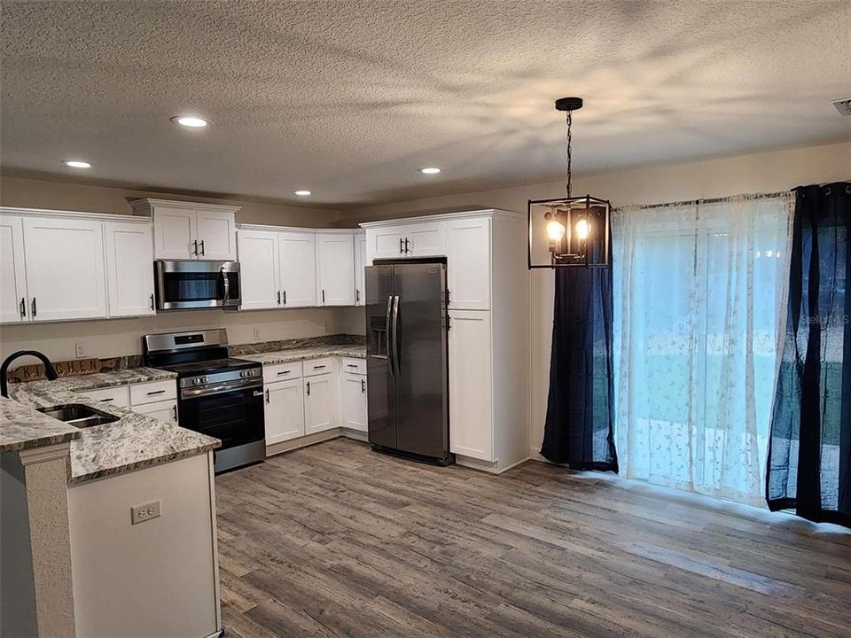 Active With Contract: $224,900 (3 beds, 2 baths, 1238 Square Feet)