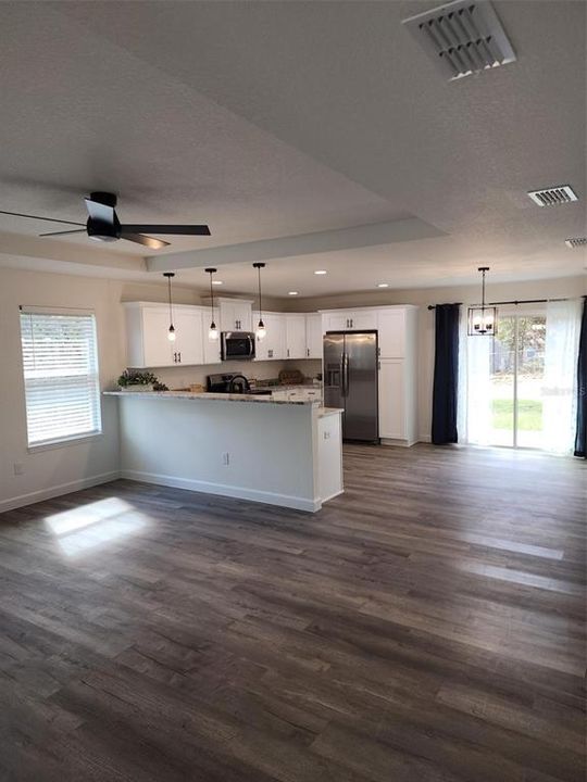 Active With Contract: $224,900 (3 beds, 2 baths, 1238 Square Feet)