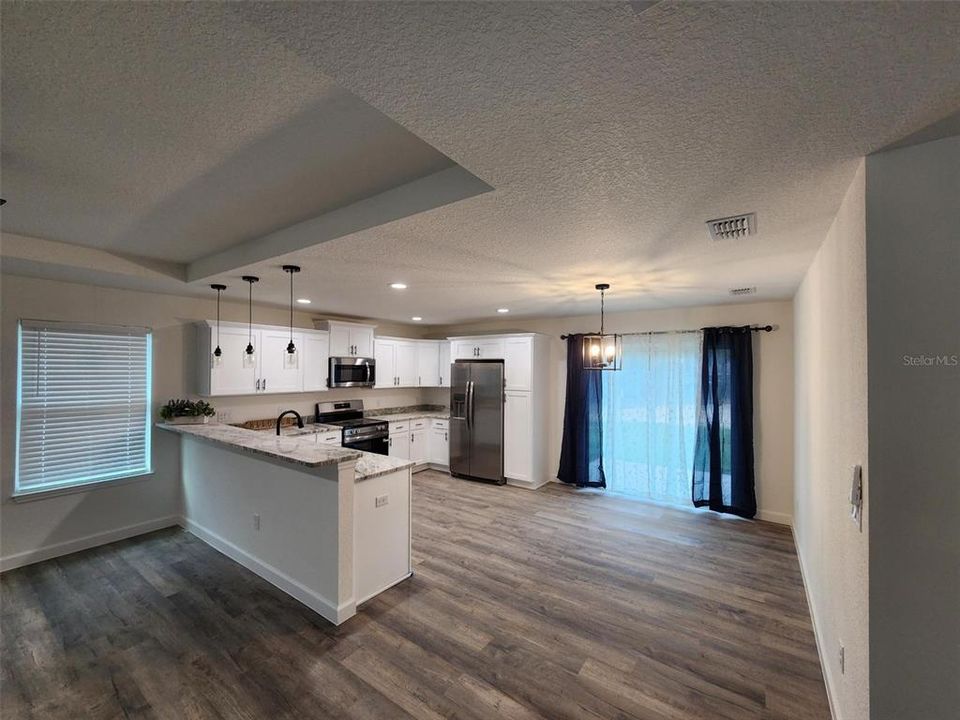 Active With Contract: $224,900 (3 beds, 2 baths, 1238 Square Feet)