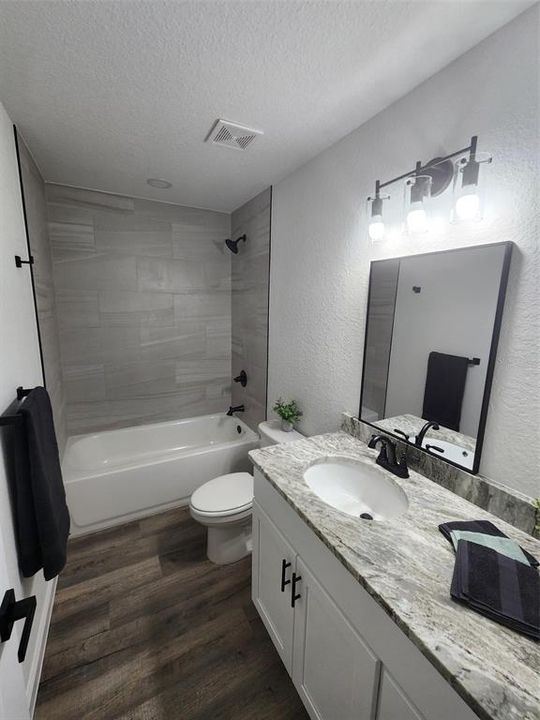 Active With Contract: $224,900 (3 beds, 2 baths, 1238 Square Feet)