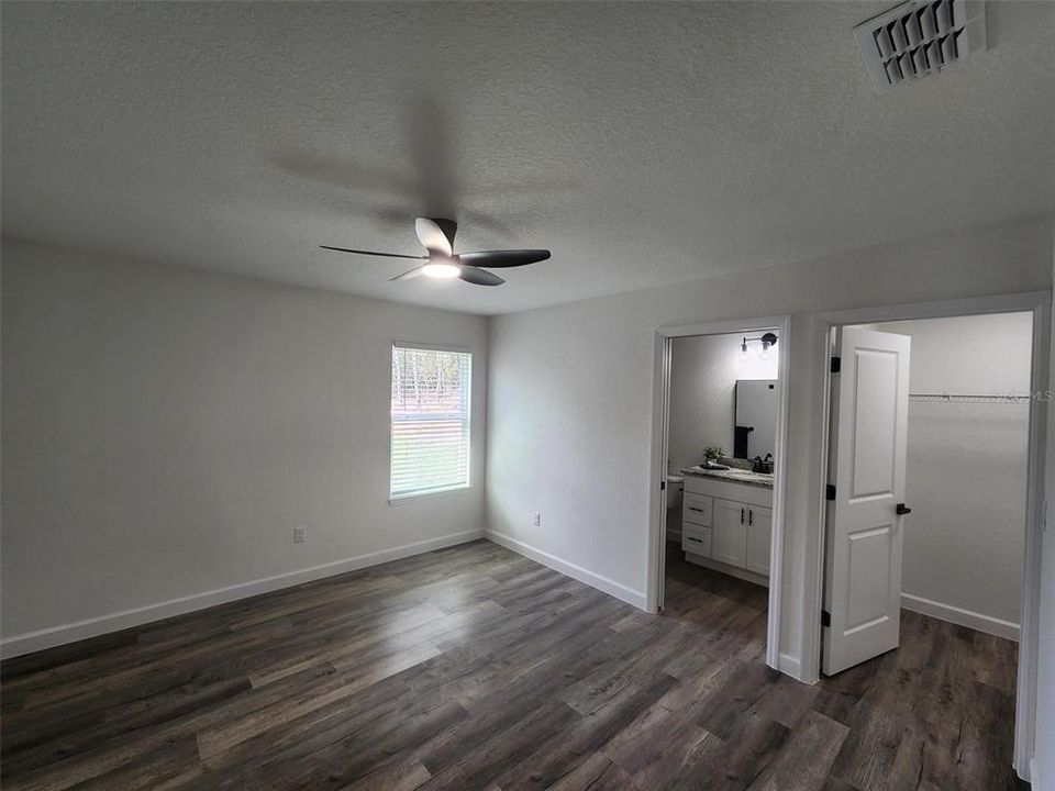 Active With Contract: $224,900 (3 beds, 2 baths, 1238 Square Feet)