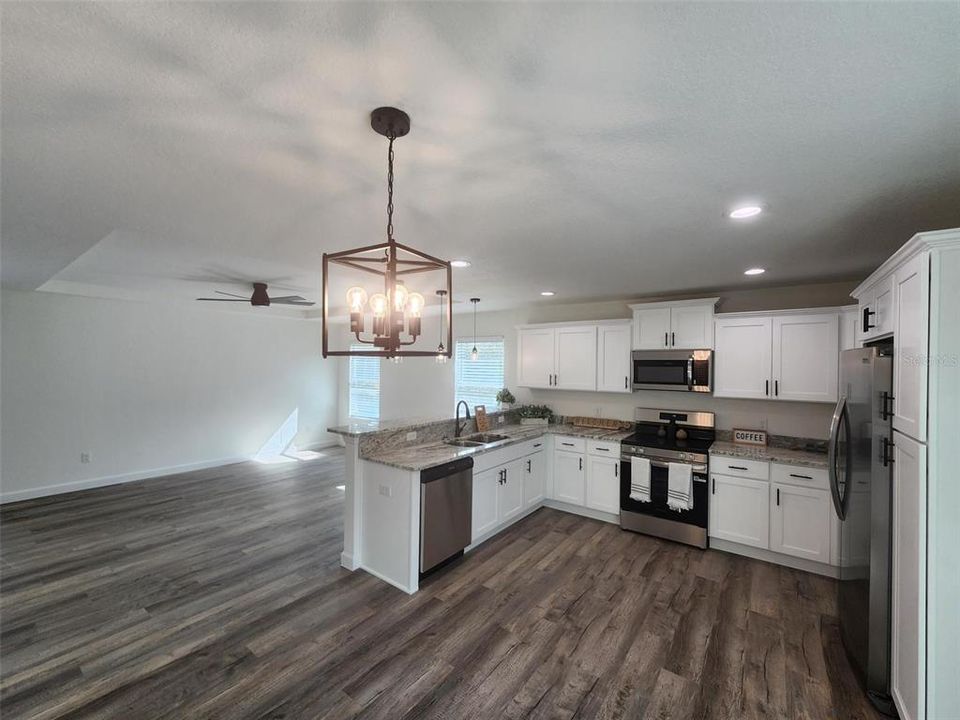 Active With Contract: $224,900 (3 beds, 2 baths, 1238 Square Feet)