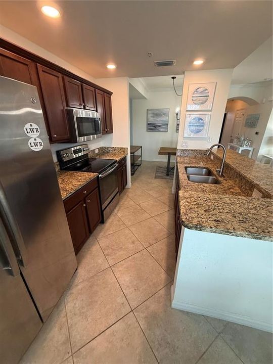 For Sale: $275,000 (2 beds, 2 baths, 1142 Square Feet)