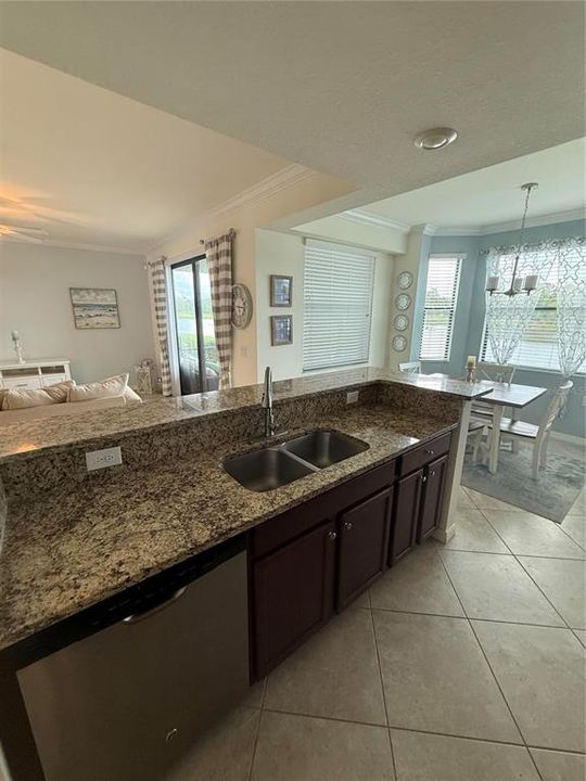 For Sale: $275,000 (2 beds, 2 baths, 1142 Square Feet)