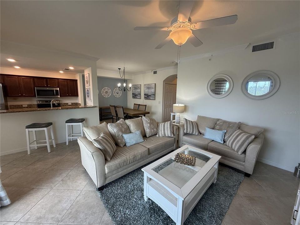 For Sale: $275,000 (2 beds, 2 baths, 1142 Square Feet)