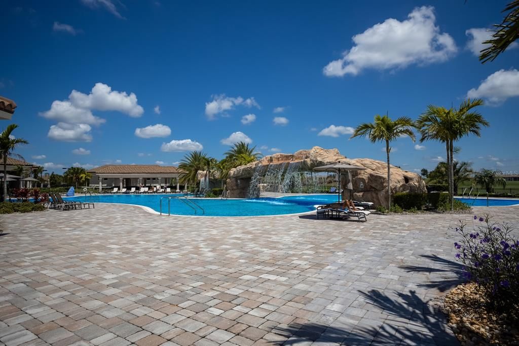 For Sale: $275,000 (2 beds, 2 baths, 1142 Square Feet)