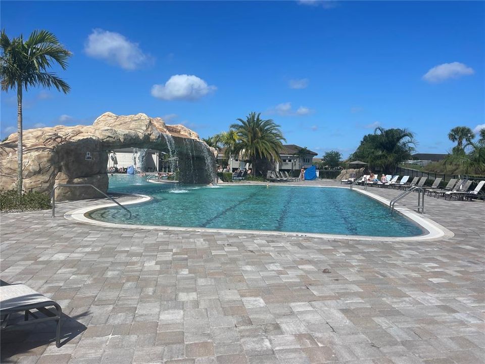 For Sale: $275,000 (2 beds, 2 baths, 1142 Square Feet)