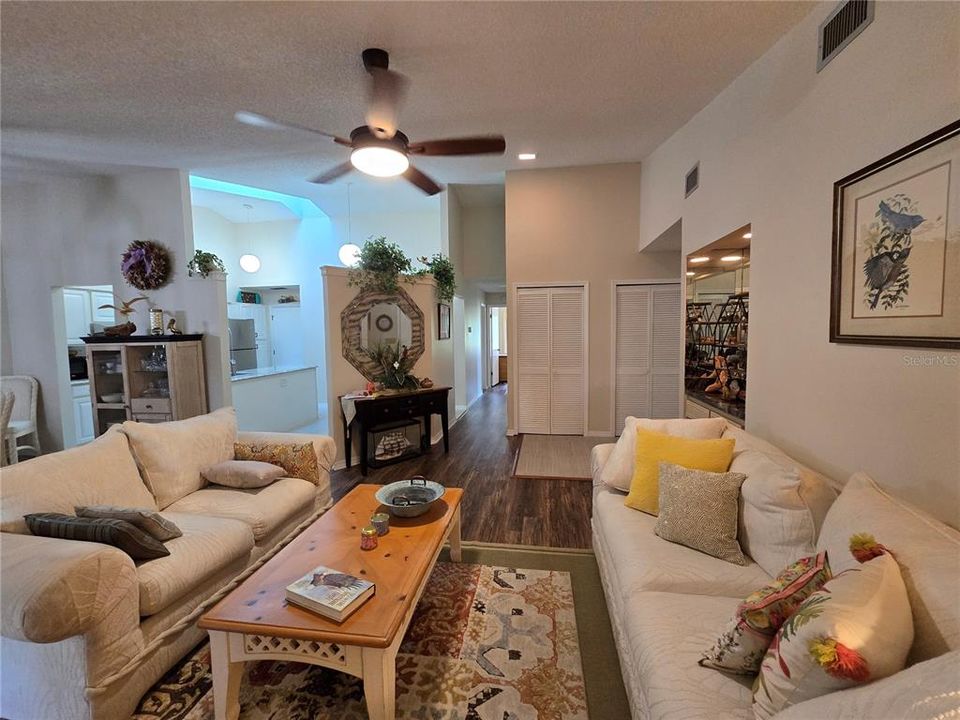 Active With Contract: $209,900 (3 beds, 2 baths, 1657 Square Feet)