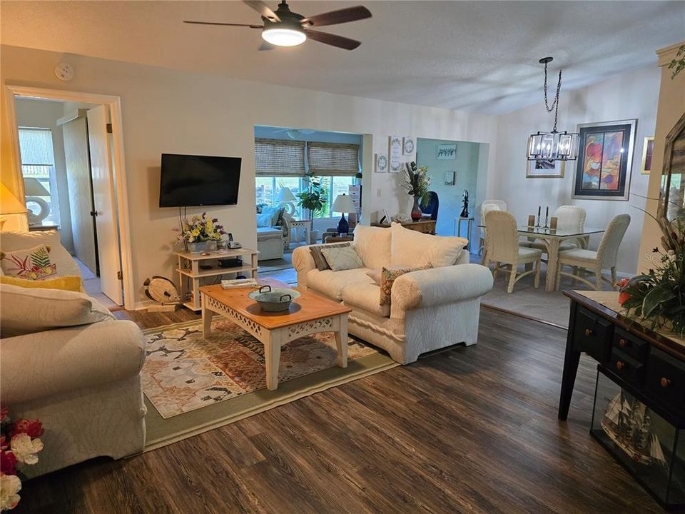 Active With Contract: $209,900 (3 beds, 2 baths, 1657 Square Feet)