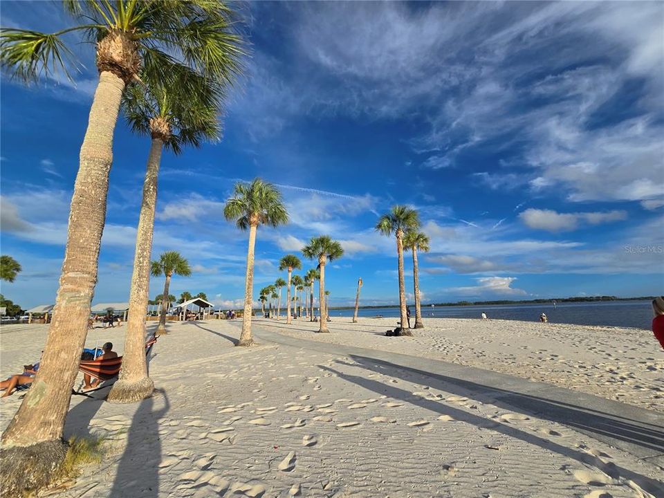 Active With Contract: $209,900 (3 beds, 2 baths, 1657 Square Feet)