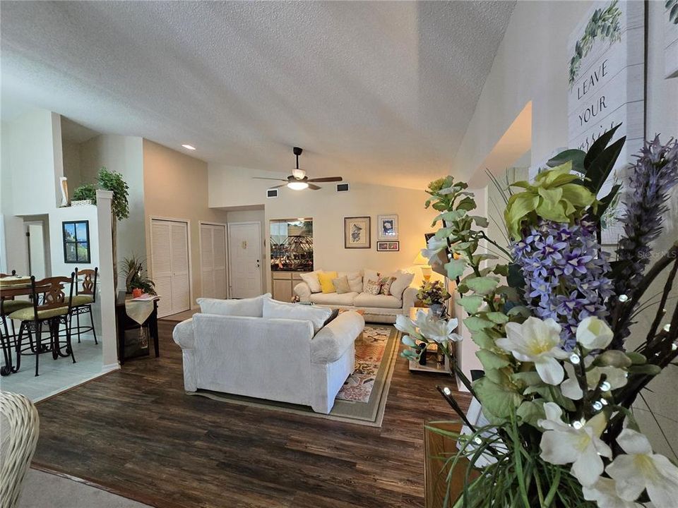 Active With Contract: $209,900 (3 beds, 2 baths, 1657 Square Feet)