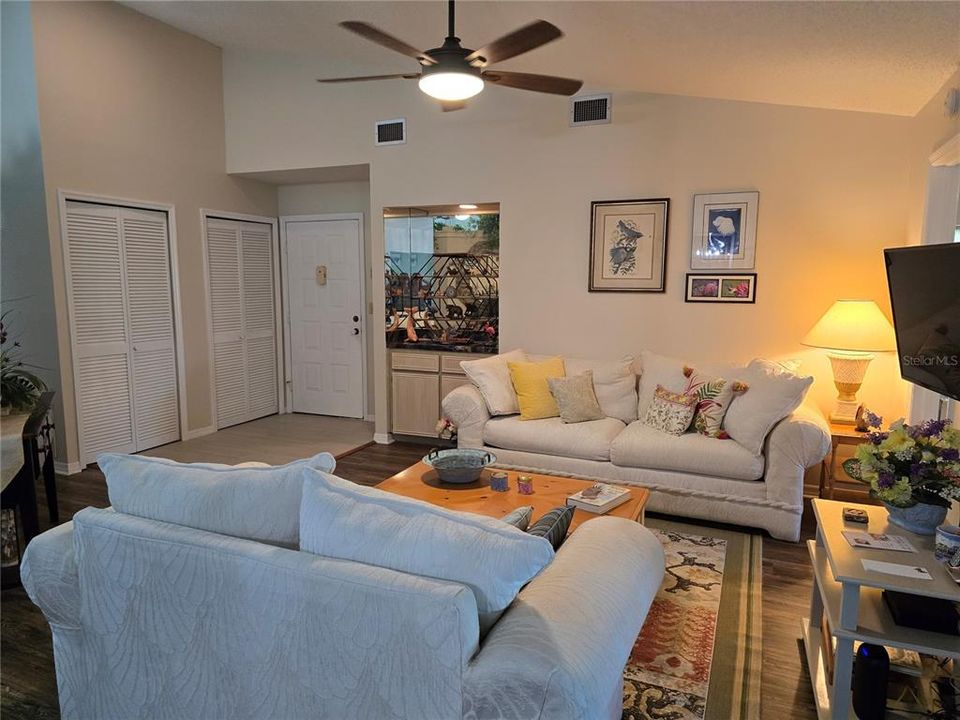 Active With Contract: $209,900 (3 beds, 2 baths, 1657 Square Feet)