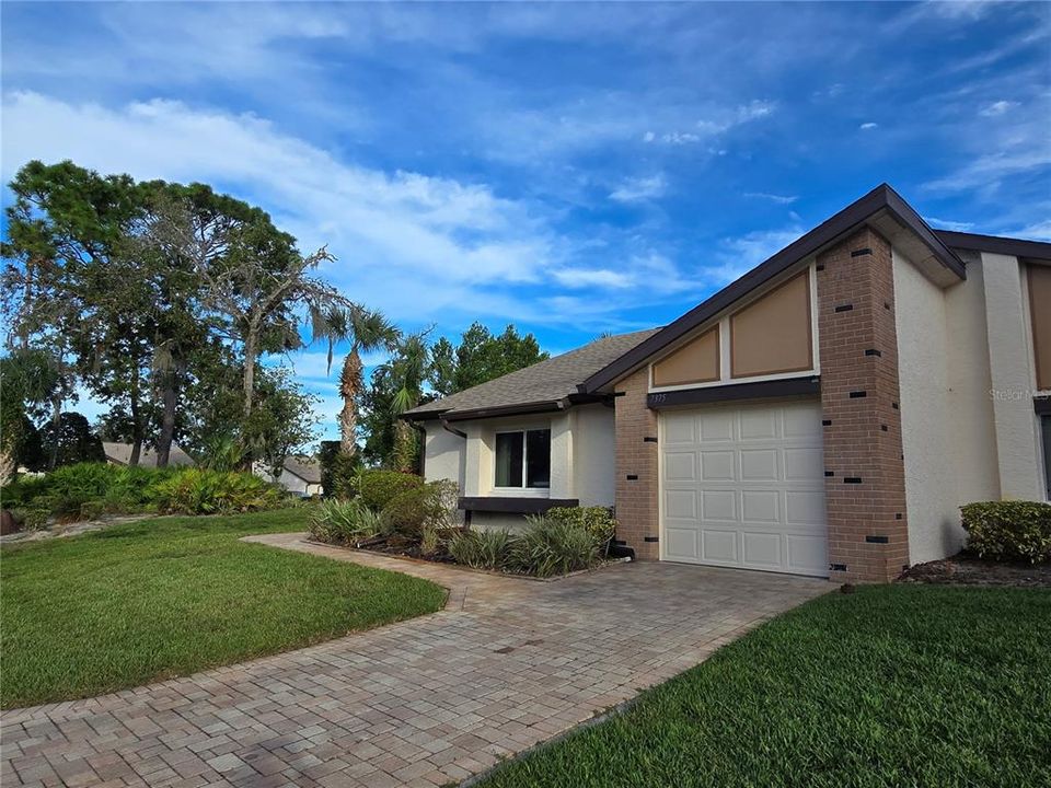 Active With Contract: $209,900 (3 beds, 2 baths, 1657 Square Feet)