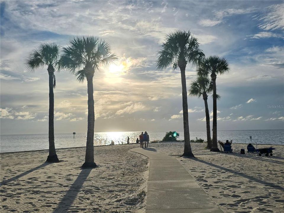 Active With Contract: $209,900 (3 beds, 2 baths, 1657 Square Feet)