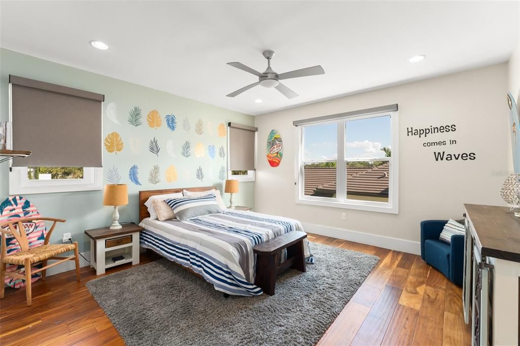 For Sale: $3,600,000 (5 beds, 6 baths, 5501 Square Feet)