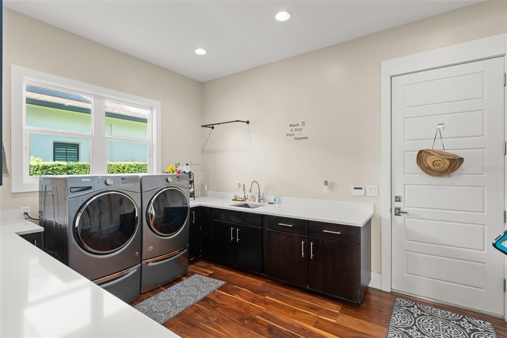 For Sale: $3,600,000 (5 beds, 6 baths, 5501 Square Feet)