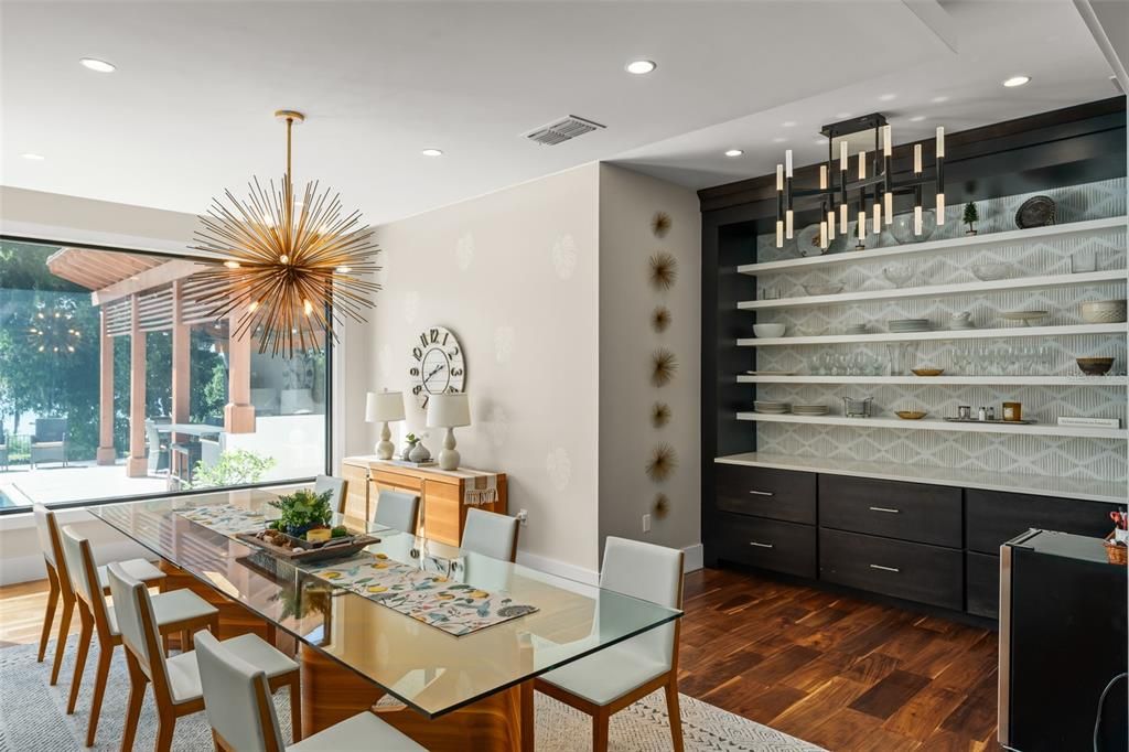 For Sale: $3,600,000 (5 beds, 6 baths, 5501 Square Feet)